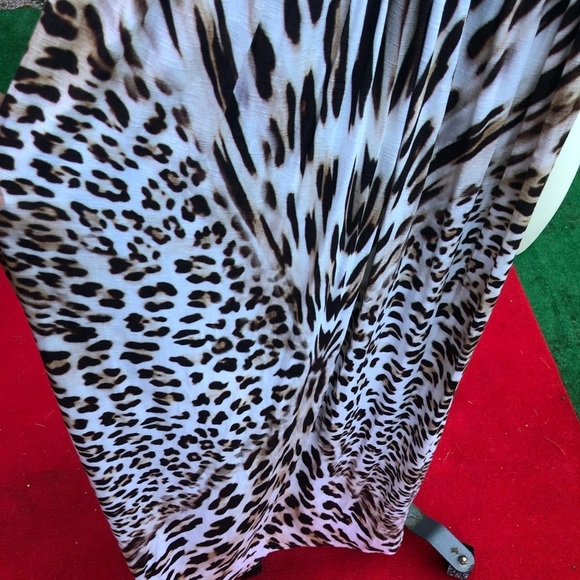 Young Broke & Fabulous size M/L leopard Maxi with center cut out - Picture 6 of 14